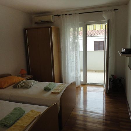 Guesthouse Iva ฮวาร์ ภายนอก รูปภาพ