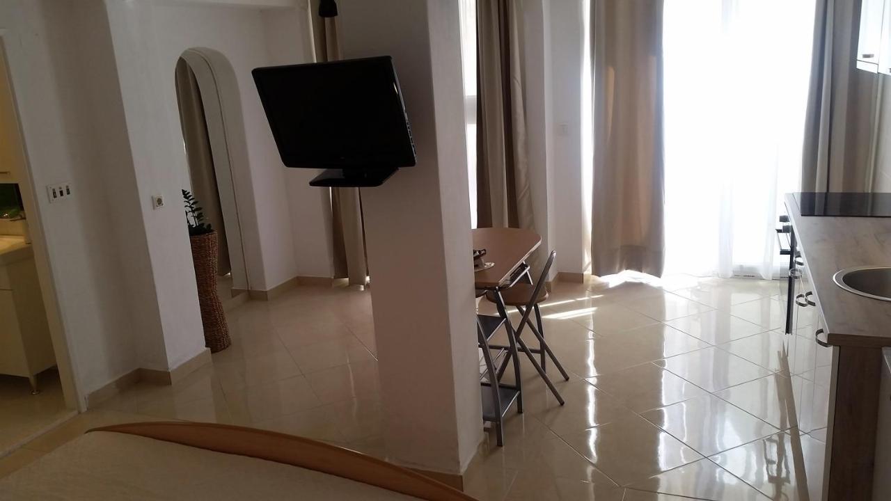 Guesthouse Iva ฮวาร์ ภายนอก รูปภาพ