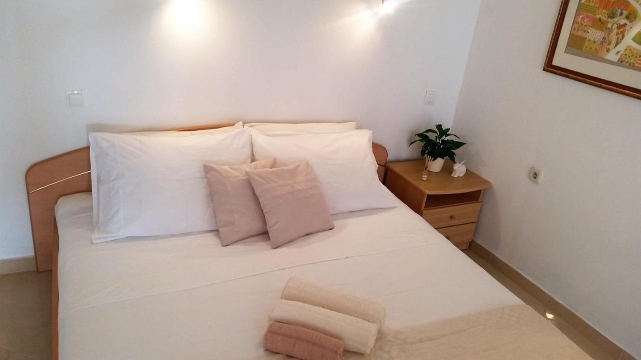 Guesthouse Iva ฮวาร์ ภายนอก รูปภาพ