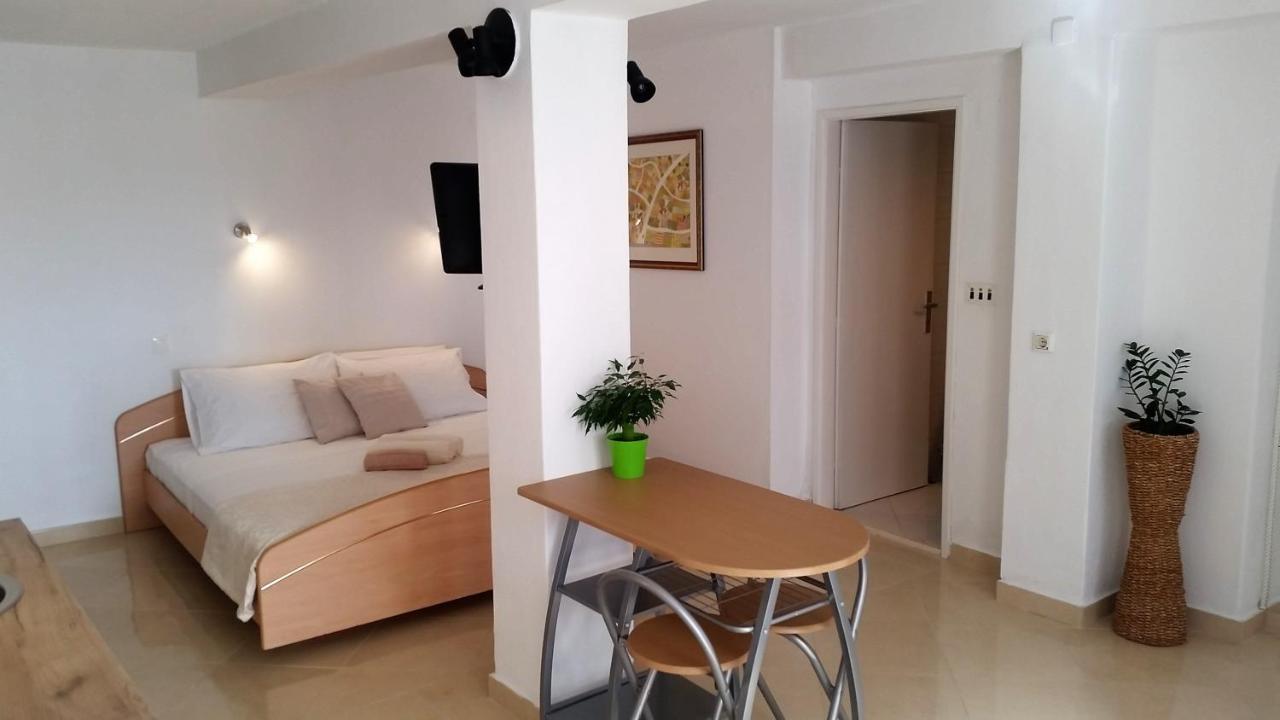 Guesthouse Iva ฮวาร์ ภายนอก รูปภาพ