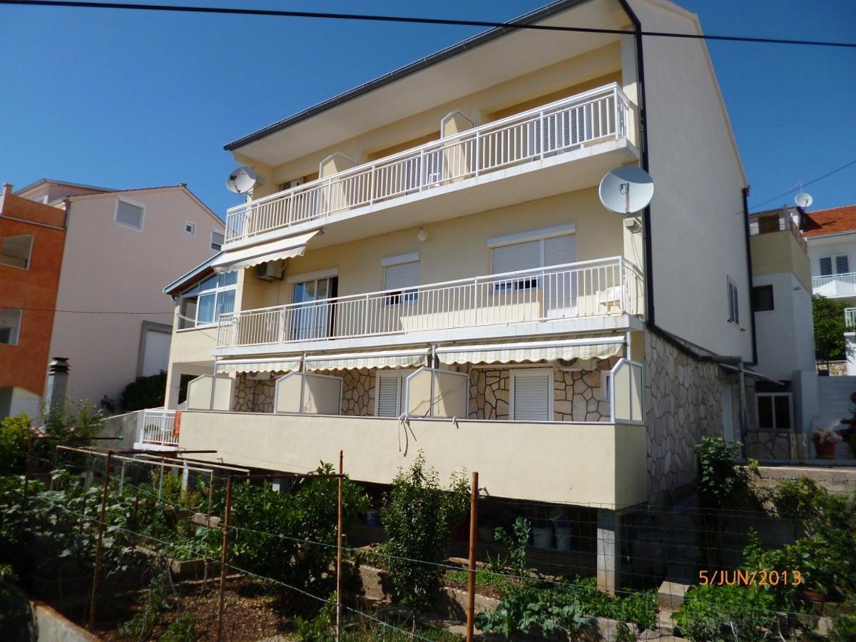 Guesthouse Iva ฮวาร์ ภายนอก รูปภาพ