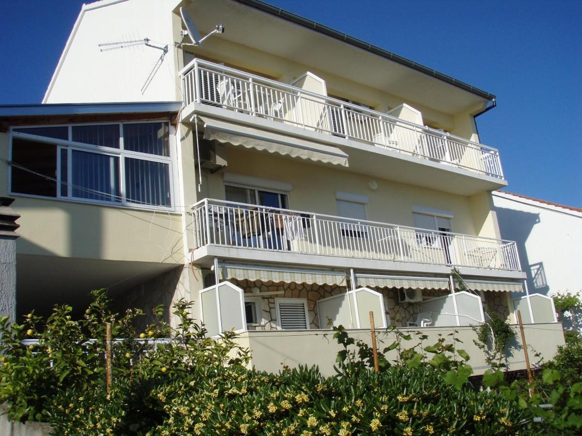 Guesthouse Iva ฮวาร์ ภายนอก รูปภาพ