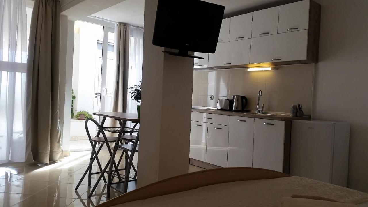 Guesthouse Iva ฮวาร์ ภายนอก รูปภาพ