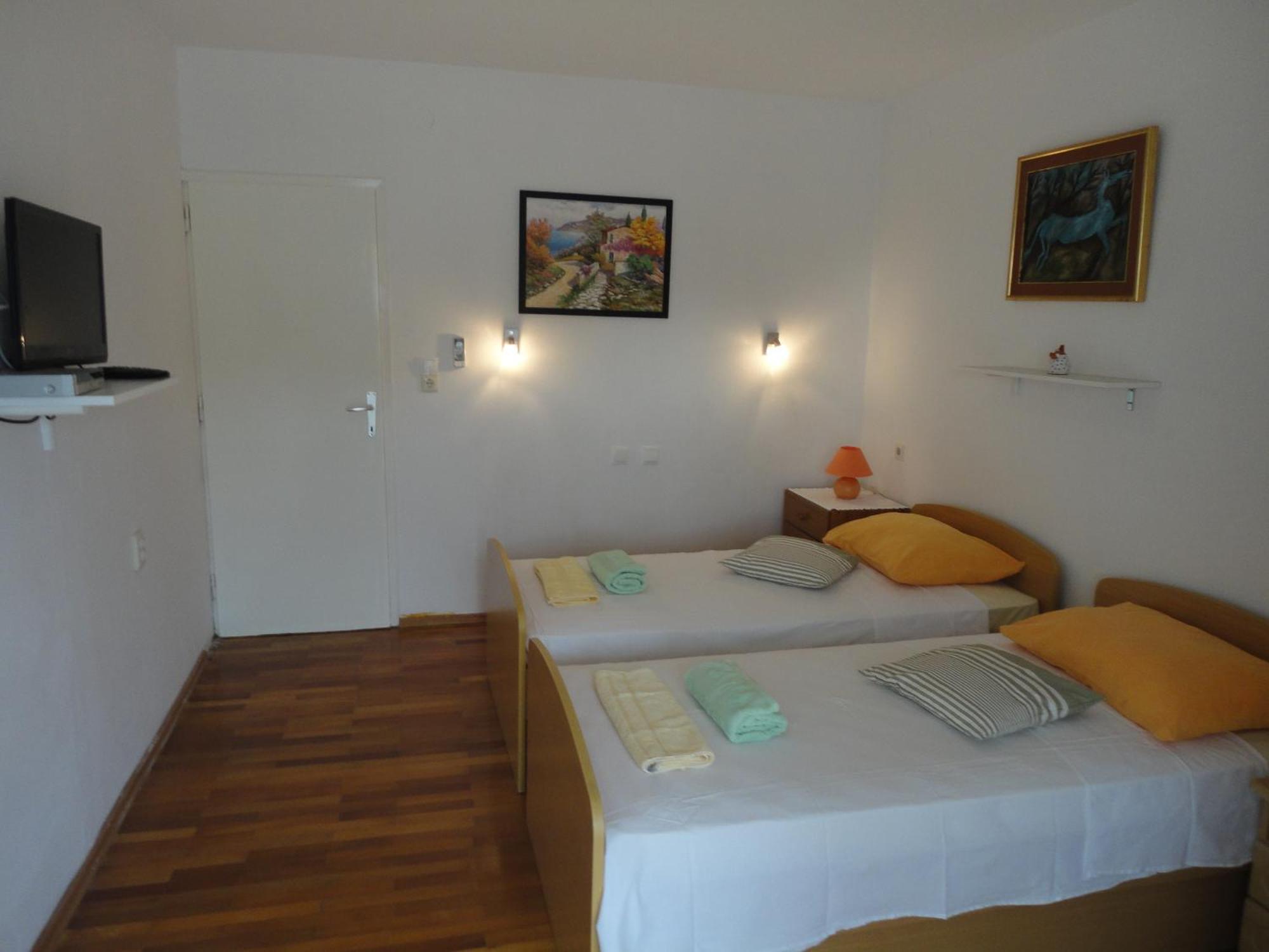 Guesthouse Iva ฮวาร์ ภายนอก รูปภาพ