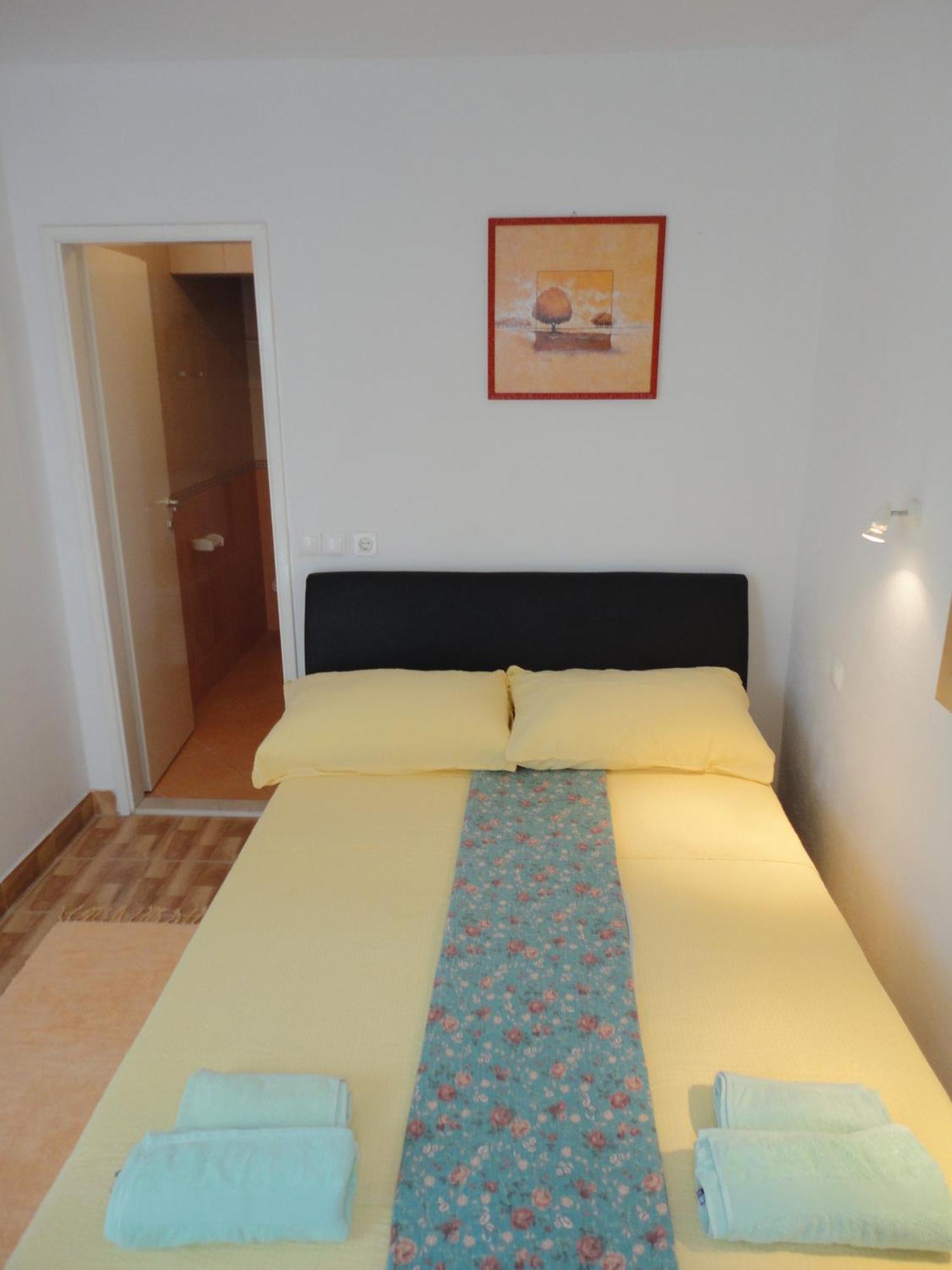 Guesthouse Iva ฮวาร์ ภายนอก รูปภาพ