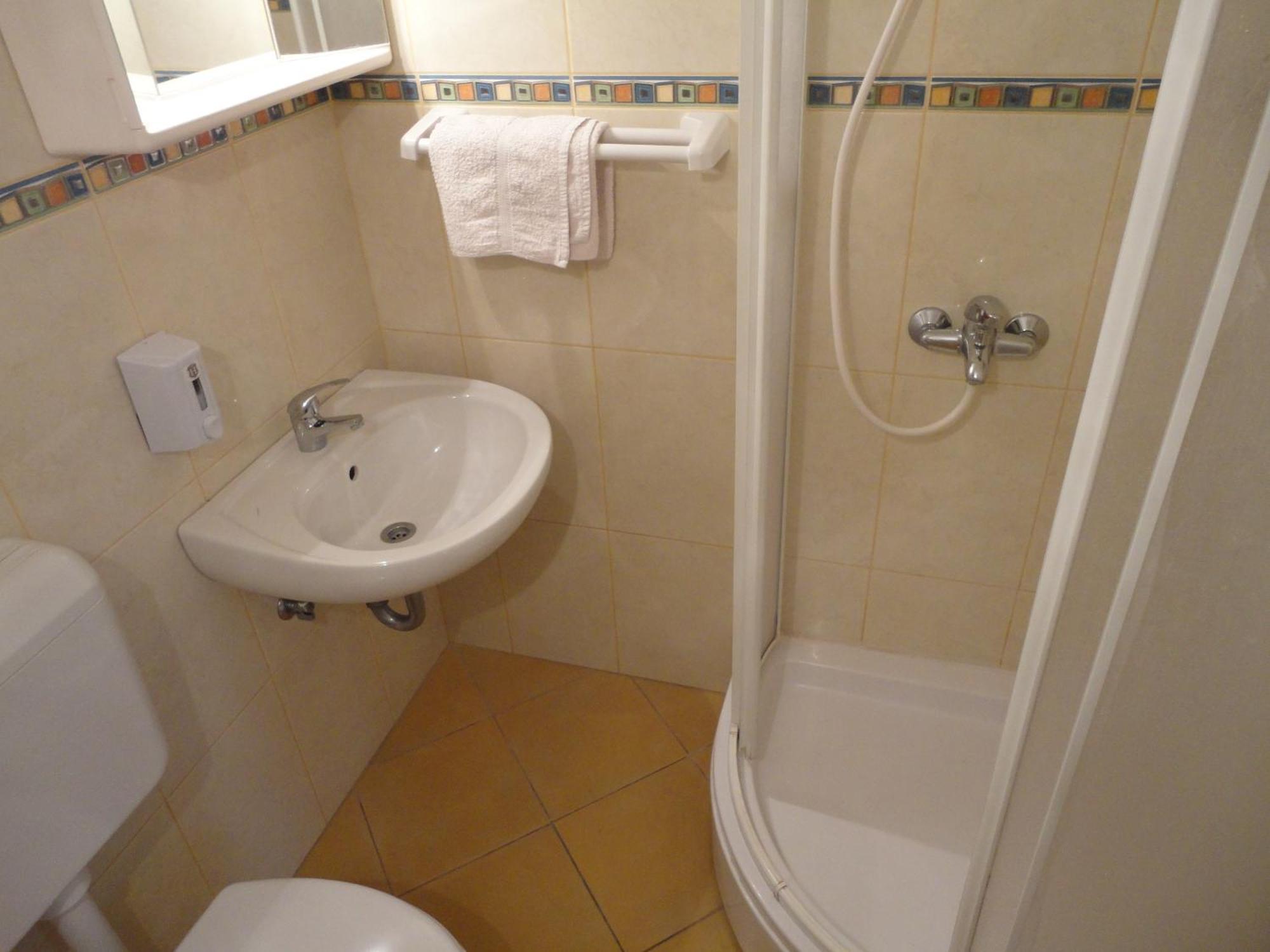 Guesthouse Iva ฮวาร์ ภายนอก รูปภาพ